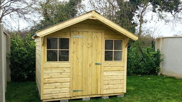 garden sheds with extended roof